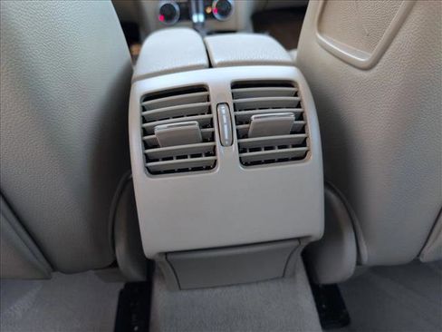 Used 2013 Mercedes-Benz C 250 Sedan image 18