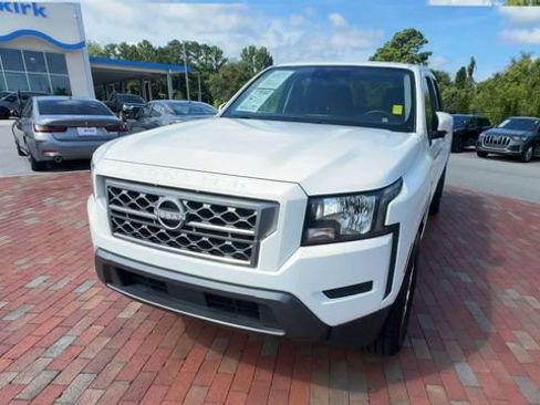 Used 2022 Nissan Frontier SV RWD image 6