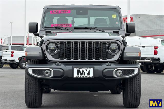 Used 2024 Jeep Gladiator Sport AWD/4WD image 9