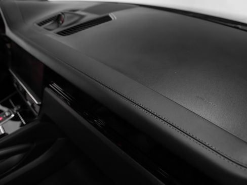 Used 2023 Porsche Cayenne Platinum Edition image 24