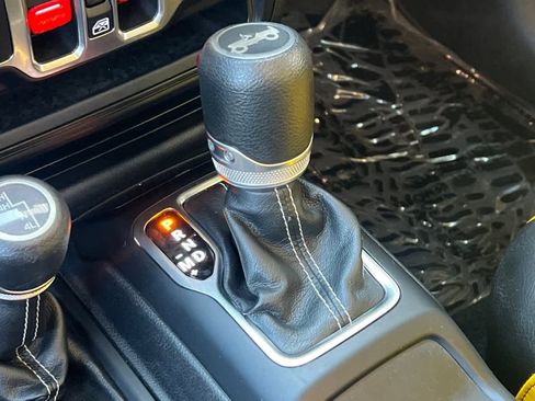 Used 2019 Jeep Wrangler Unlimited Sahara image 23