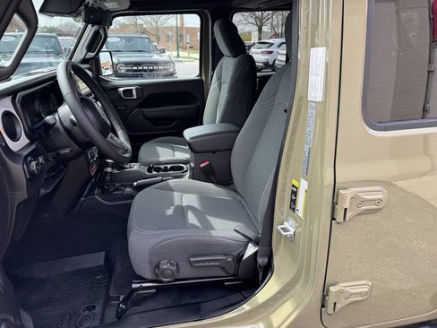 Used 2025 Jeep Wrangler Unlimited Sport image 7