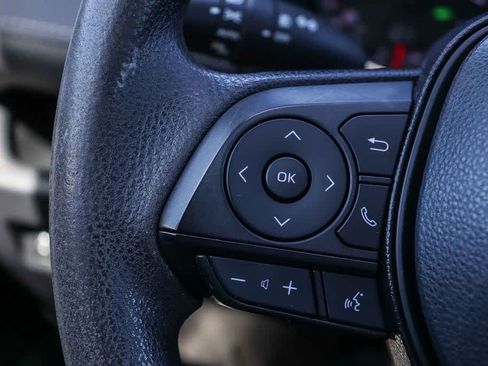 Used 2021 Toyota RAV4 XLE FWD image 22
