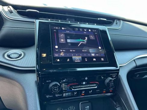 Used 2023 Jeep Grand Cherokee L Laredo AWD/4WD image 34