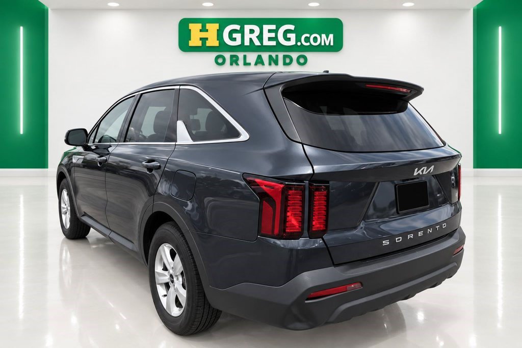 Used 2022 Kia Sorento LX FWD image 2