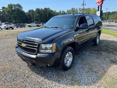 Used 2014 Chevrolet Suburban LT w/ Luxury Package RWD image 5
