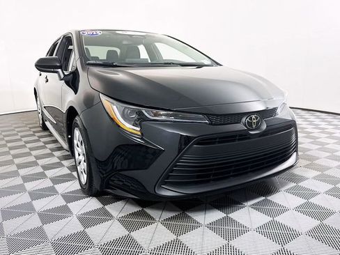 Certified 2025 Toyota Corolla LE image 1