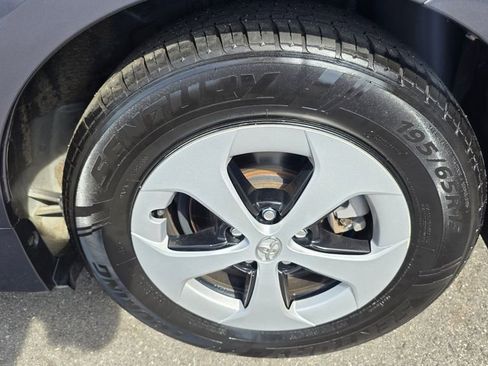 Used 2014 Toyota Prius Three FWD image 9