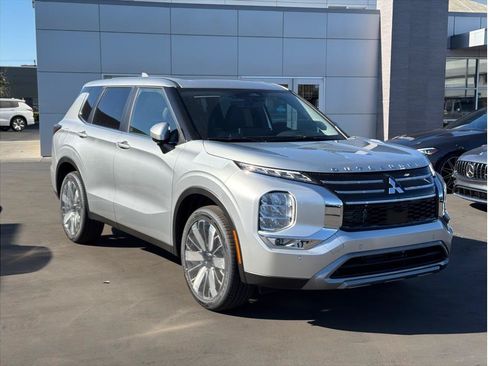 New 2026 Mitsubishi Outlander SE FWD image 3