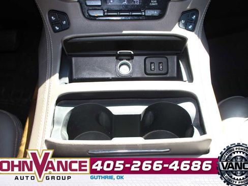 Used 2017 GMC Yukon Denali image 29