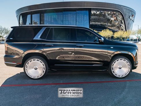 Used 2025 Cadillac Escalade Premium Luxury AWD/4WD image 52