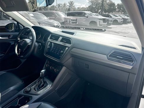 Used 2021 Volkswagen Tiguan SE image 29