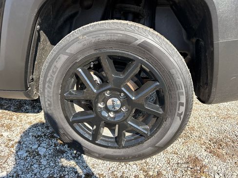 Used 2022 Jeep Renegade Latitude w/ Convenience Group image 5