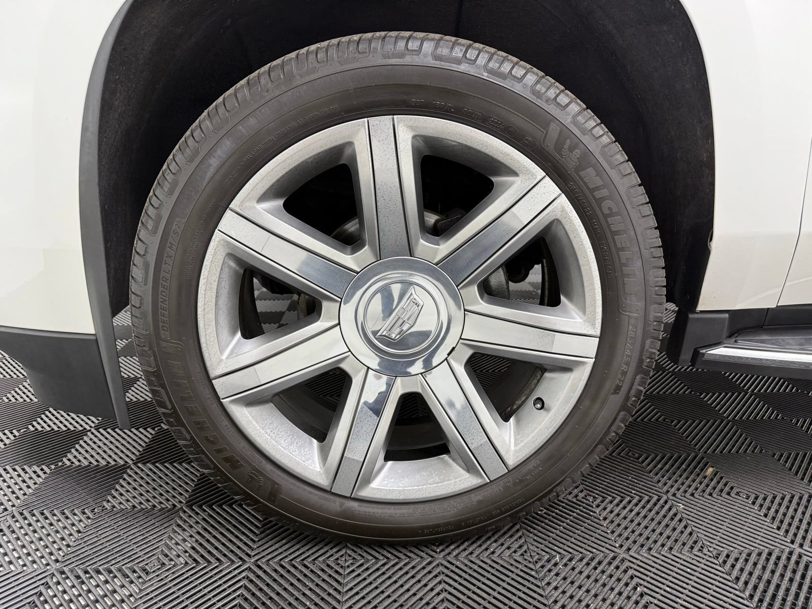 Used 2019 Cadillac Escalade ESV Luxury AWD/4WD image 9