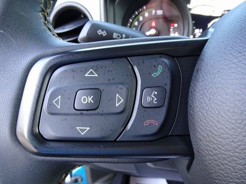 Used 2024 Jeep Wrangler Unlimited image 27