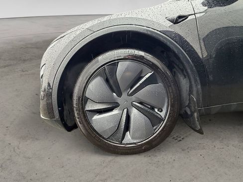 Used 2026 Tesla Model Y Long Range image 10