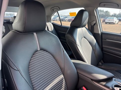 Used 2022 Toyota Camry SE image 16