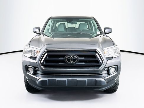 Used 2022 Toyota Tacoma SR5 w/ Technology Package RWD image 2
