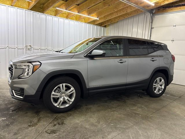 Used 2024 GMC Terrain SLE FWD image 4
