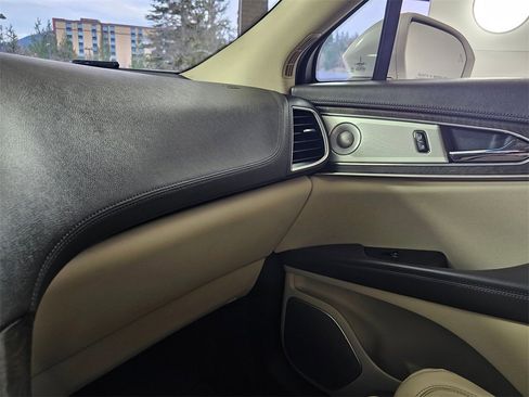 Used 2018 Lincoln MKX Reserve w/ Luxury Package image 29