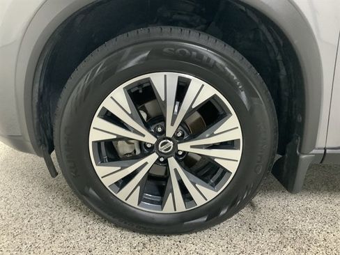 Used 2021 Nissan Rogue SV w/ Premium Package FWD image 9