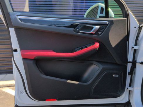 Used 2020 Porsche Macan S image 14