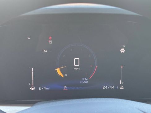 Used 2025 Chevrolet Trax LT FWD image 38