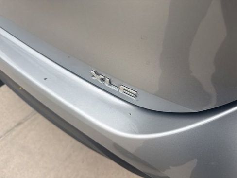 Used 2023 Toyota Highlander XLE FWD image 4