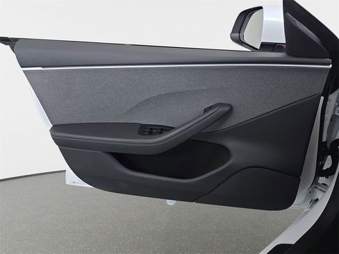 Used 2025 Tesla Model 3 Long Range image 26