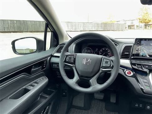 Certified 2026 Honda Odyssey Touring image 32