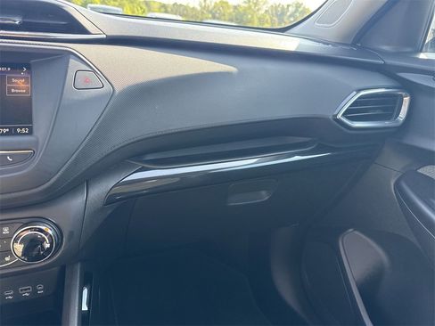 Used 2021 Chevrolet TrailBlazer LT image 11