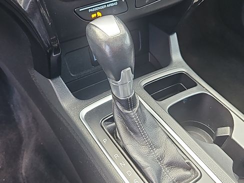 Used 2018 Ford Escape SE w/ SE Sport Appearance Package image 16