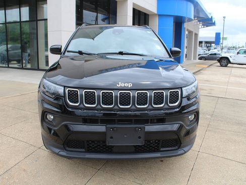 Used 2024 Jeep Compass Latitude w/ Altitude Special Edition AWD/4WD image 2