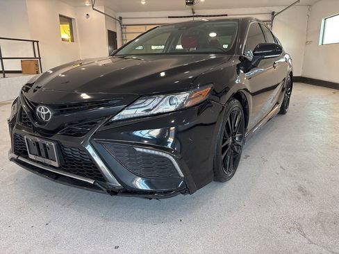Used 2021 Toyota Camry XSE image 4