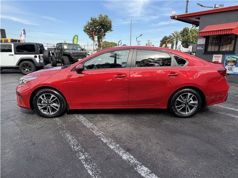 Used 2024 Kia Forte LXS w/ LXS Technology Package image 4