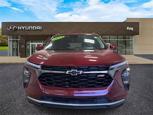 Used 2024 Chevrolet Trax LT image 2