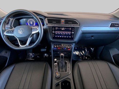 Used 2024 Volkswagen Tiguan SE AWD/4WD image 16