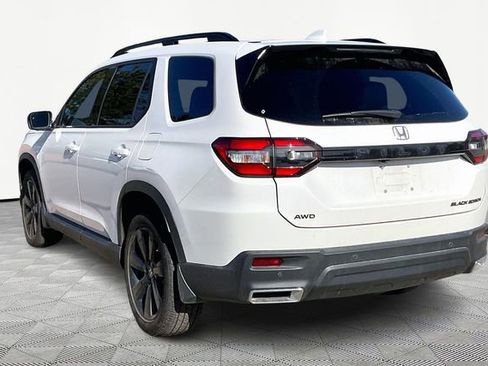 Used 2025 Honda Pilot Black Edition image 4