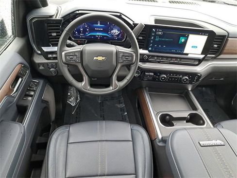 Used 2024 Chevrolet Silverado 3500 High Country w/ Technology Package image 16