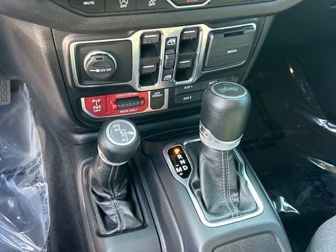 Used 2024 Jeep Wrangler Unlimited Sport AWD/4WD image 4