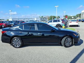 Used 2024 Nissan Altima 2.5 SV w/ SV Premium Package FWD video 2