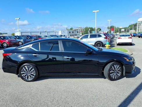 Used 2024 Nissan Altima 2.5 SV w/ SV Premium Package FWD image 2