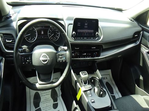 Used 2025 Nissan Rogue SV FWD image 12