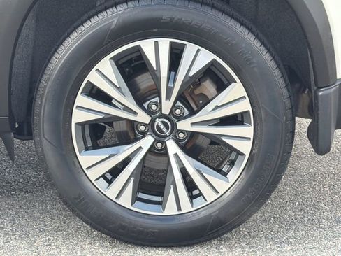 Used 2023 Nissan Rogue SV AWD/4WD image 19