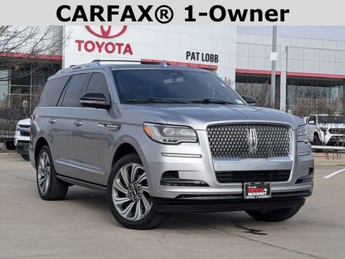 Used 2022 Lincoln Navigator Reserve image 2