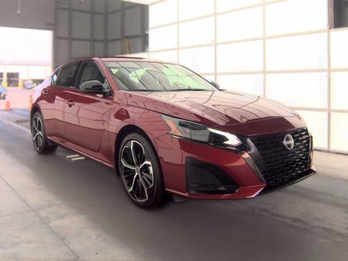 Used 2025 Nissan Altima 2.5 SR AWD/4WD image 6