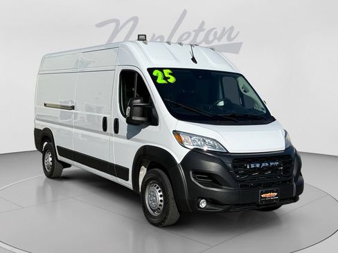 Used 2025 RAM ProMaster 2500 w/ Convenience Group FWD image 3