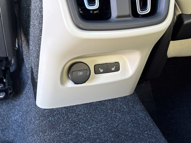 Certified 2025 Volvo XC40 B5 Plus w/ Protection Package Premier AWD/4WD image 14