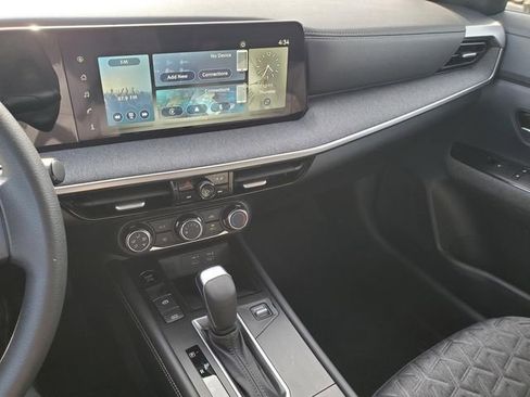 Certified 2025 Nissan Kicks SV image 21