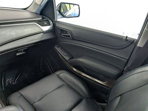 Used 2017 Chevrolet Suburban LT image 9